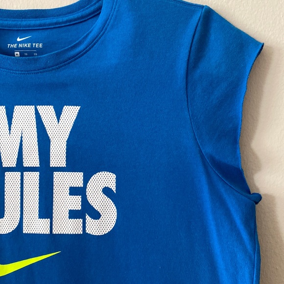 boy’s nike tee cut and cropped for women’s wear! - Picture 6 of 8